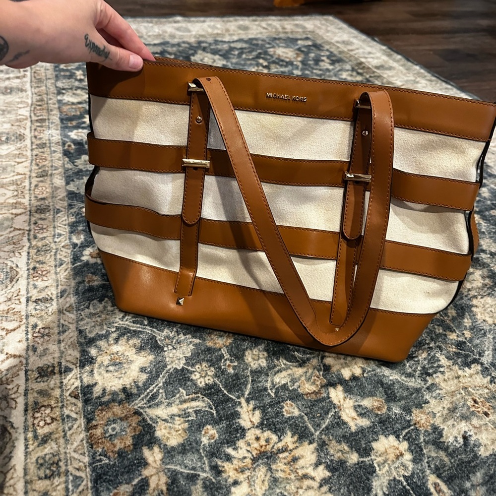 Michael Kors Tan and Cream Cage Tote - Picture 9 of 15